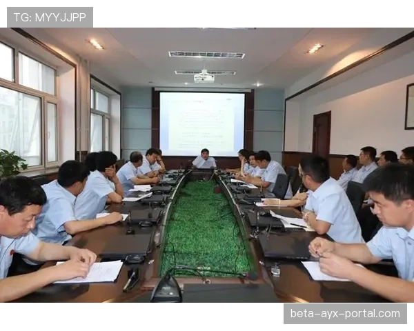 判罚争议中的裁判判定逻辑与VAR介入规则解析 判罚争议中的裁判判定逻辑与VAR介入规则解析